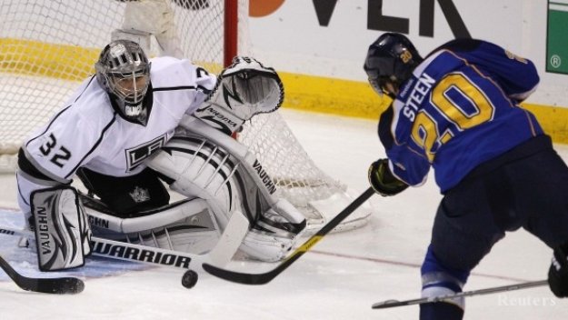 Кралете продължават да бият в НХЛ