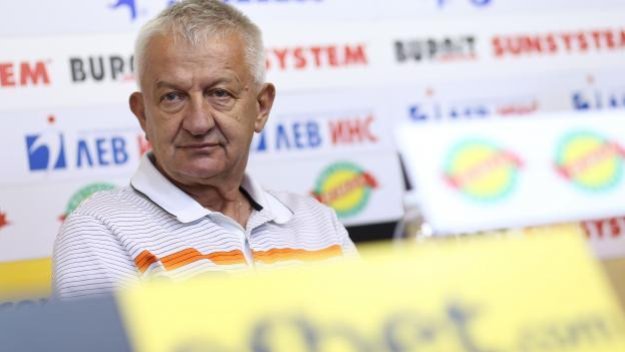 За сефте: Крушарски отказа да говори за футбол