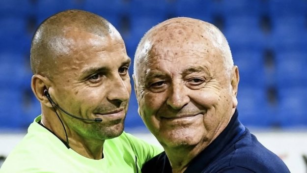 Благодетелят на канарчетата изригна: Ботев Пд игра, Славия оцеля, съдията спечели