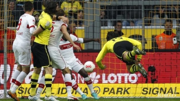 Щутгарт заключи вратата си в Дортмунд