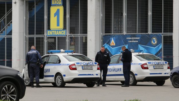 Отцепиха стадиона на Левски заради показно убийство