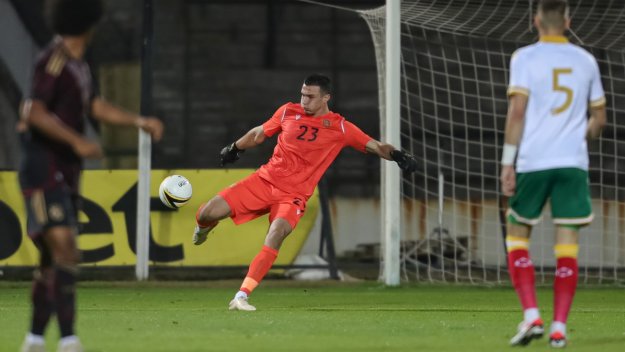 Илиана Раева скочи да брани Пламен Андреев