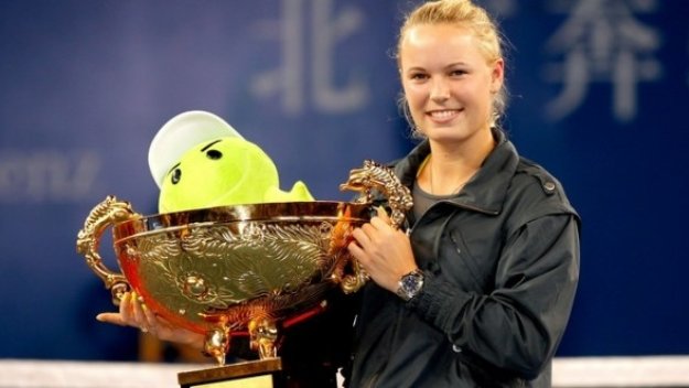 Возняцки официално стъпи на световния връх