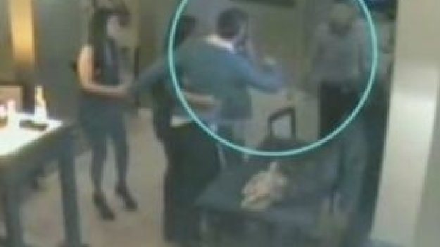 ВИДЕО: Боят в бар на Стивън Джерард