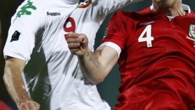 Кошмарен мач за Попето - пропуска дузпа и си вкарва автогол + ВИДЕО