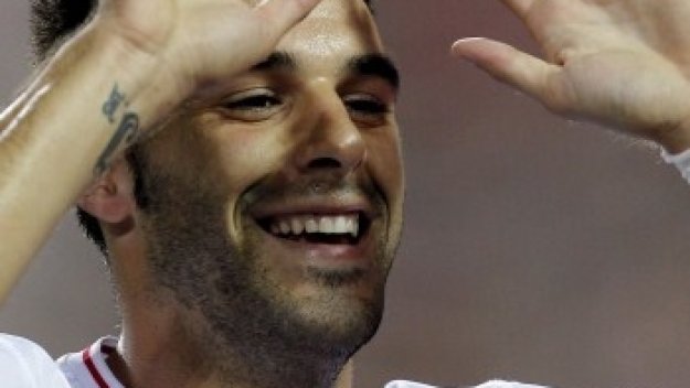 Расинг спря Севиля по пътя към върха