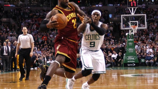 ЛеБрон с 41 точки при завръщането си в Бостън