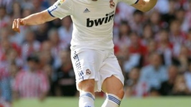 Две дузпи и класическа победа за Реал в Билбао