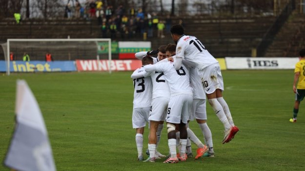 Полетът на Славия продължава! „Белите“ отнесоха и Добруджа