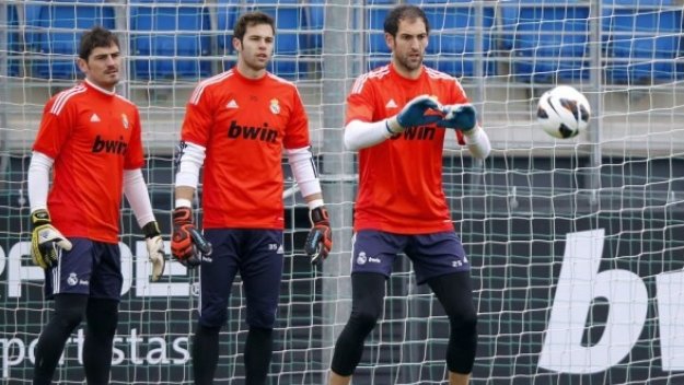 Жозе още се колебае за вратарския пост