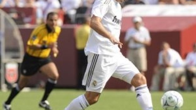 Байерн пред подпис с Робен