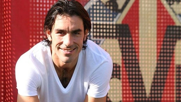 Английски слабак иска да привлече Робер Пирес