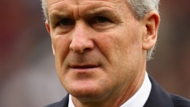 Марк Хюз поласкан от интереса на Байерн, но иска да остане във Фулъм