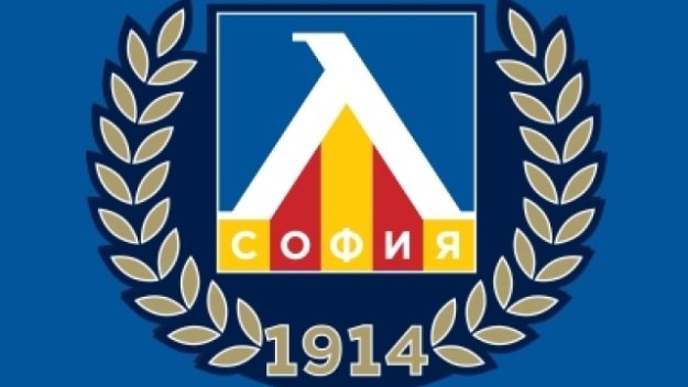 Пребитият шеф на Левски е със счупен череп и дихателни проблеми