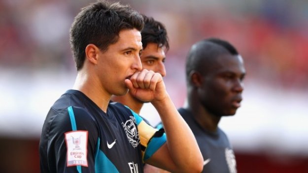 Самир Насри в групата за мача с Ливърпул