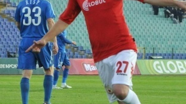 Янис Зику избухна с хеттрик за Поханг