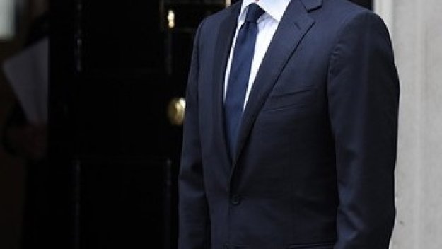 Капело впечатлен от Керъл, вика го за контролата с Франция