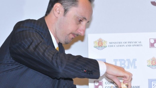 И Топалов безпомощен срещу безпощадния Каруана