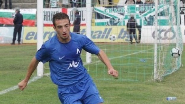 Левски продава Дани Младенов във Втора Бундеслига