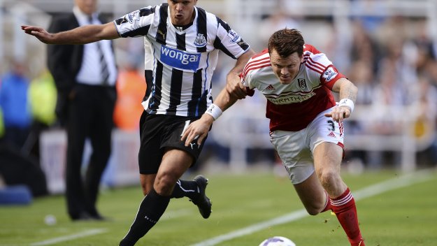 Нюкасъл продава Бен Арфа през лятото