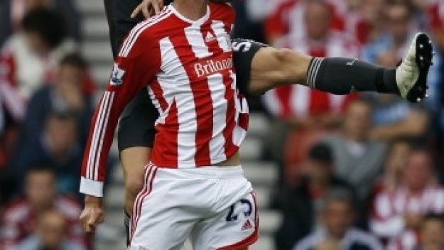 Агер с пукнати ребра, аут e за месец