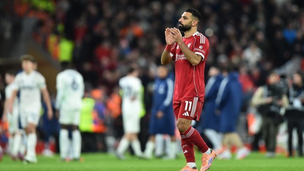 Пука ли му? Салах се смее, а Ливърпул страда