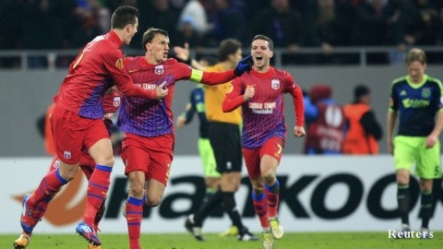 Аякс изхвърча от Лига Европа след драма с дузпи