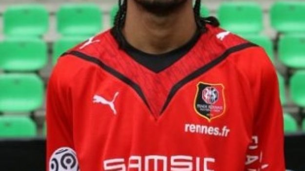 Франсе подписва с Левски