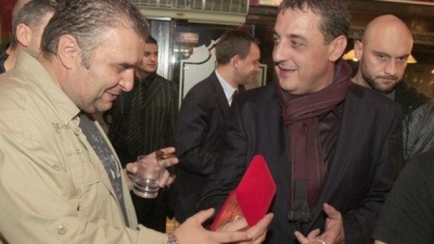 &quot;Титан&quot; пирува с бунтовниците