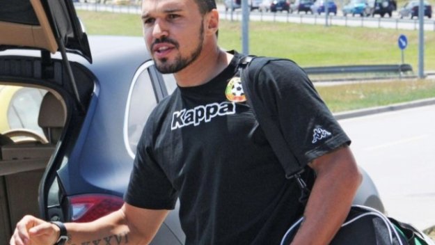 Левски се отказа от Божинов