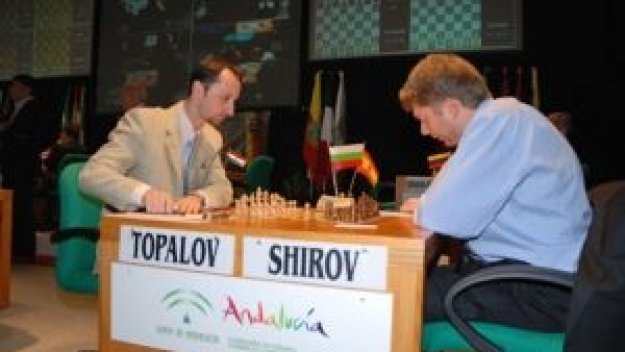 Топалов бие в Испания, приближава лидера Ананд