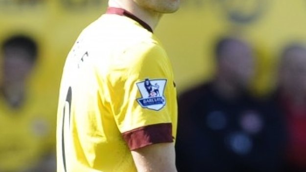 Ван Перси пак с намек за напускане