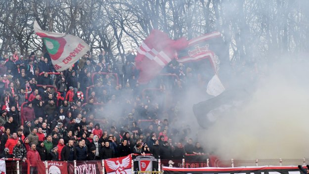 Феновете на ЦСКА се подиграха с новия талисман на Левски + СНИМКА