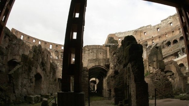 Босът на Фиорентина реставрира Колизеума