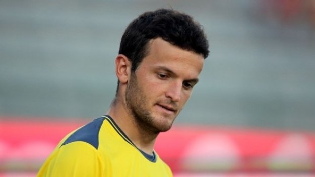 Вратарят на Новара остана без 4 зъба