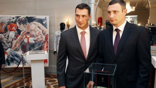 Деликатна тема: Руски боксьор отказа да говори за братя Кличко