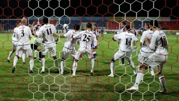 Борносузов с червен картон в Румъния