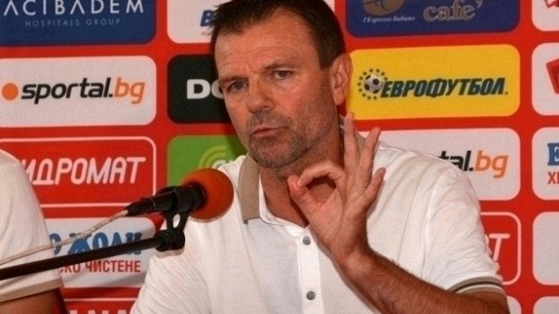 Стойчо Младенов отказал 4 оферти