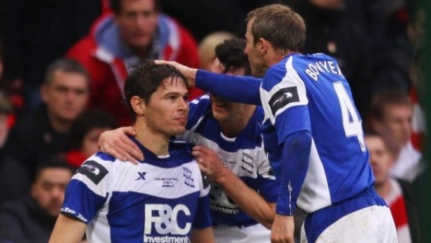 Арсенал ритуално се самоуби на Уембли