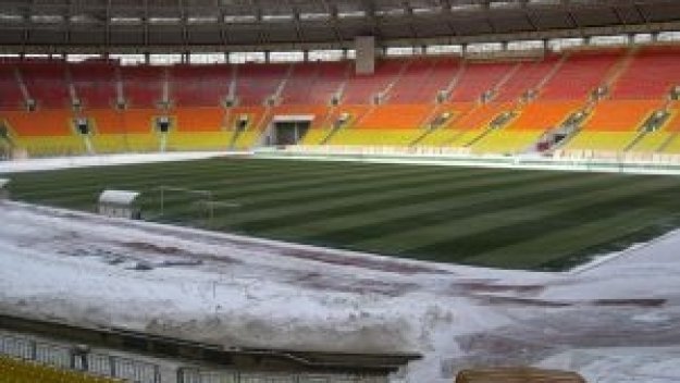 Германците тренират на изкуствен терен за Русия