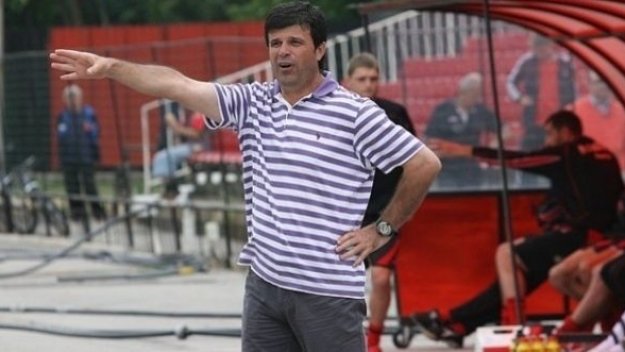 Новият треньор на Локо Пд би шута на четирима