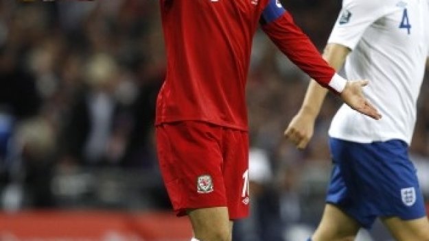 Аарън Рамзи няма проблем Райън Шоукрос да играе за Уелс