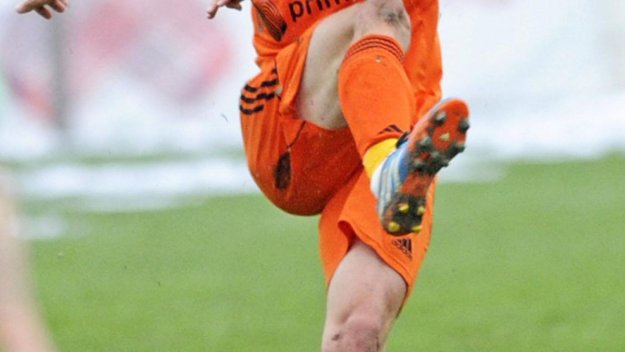 Четири клуба идват за Симеон Славчев