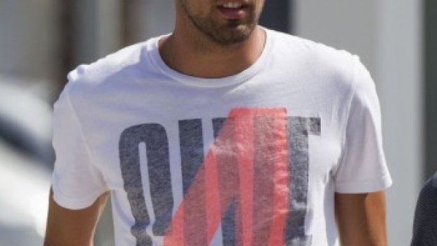 Бускетс преподписа до 2018-а