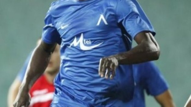 Стяуа отсвири Дембеле, играел в &quot;странно първенство&quot;