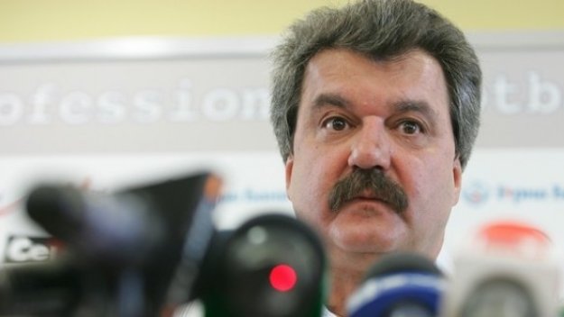 Тодор Батков призова Бербатов да се върне в националния отбор