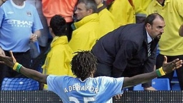 Заплатата на Адебайор е спънка за трансфер в Тотнъм