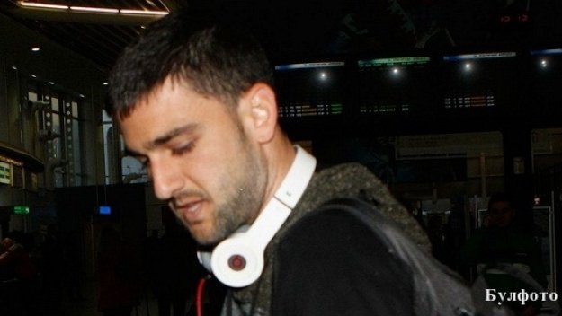 Илиан Илиев задържа Влади Гаджев в Левски