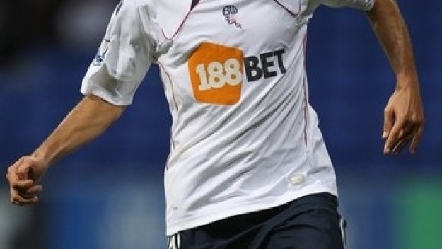 Болтън издрапа 2:2 срещу Бирмингам с човек по-малко