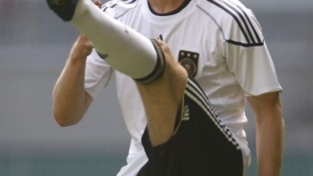 В Германия се страхуват, че Мертезакер може да пропусне Евро 2012